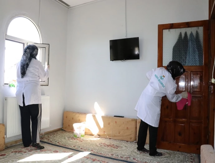 HALİLİYE BELEDİYESİ, ULU ÇINARLARIN GÖNÜLLERİNE DOKUNUYOR