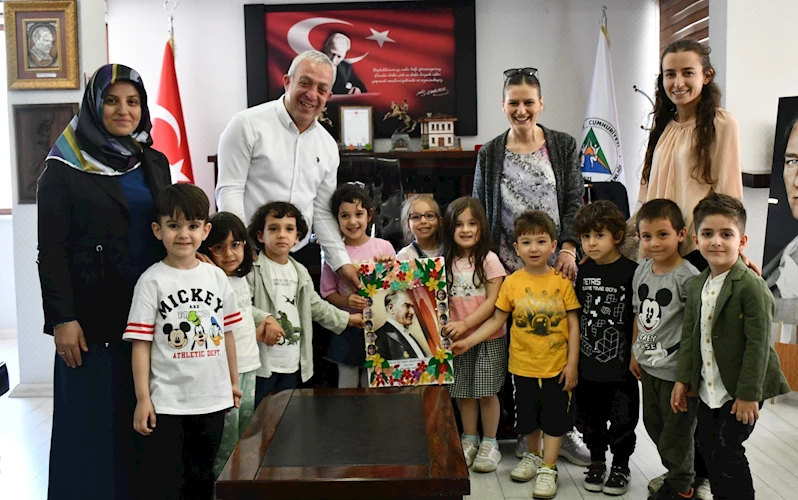 BELEDİYE BAŞKANIMIZ SN. BİLGEHAN ERDEM’İ VİLAYETLER BİRLİĞİ ANAOKULU GÖKKUŞAĞI SINIFI ÖĞRENCİLERİ VE ÖĞRETMENLERİ ZİYARET ETTİ