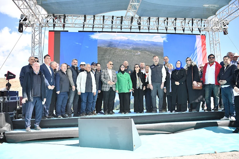 Bakan Özhaseki ve Başkan Büyükkılıç, 271 Bin 500 Fidan Toprakla Buluşturdu
