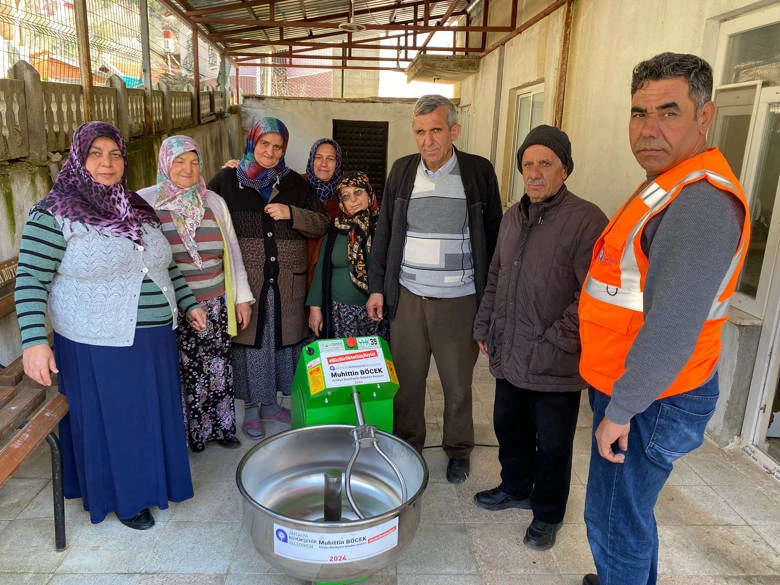 Büyükşehir kovan ve makine teçhizat desteğini sürdürüyor