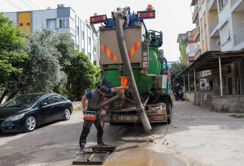 Büyükşehir ­Belediyesi meteorolojik uyarı  üzerine ekiplerini teyakkuza geçirdi