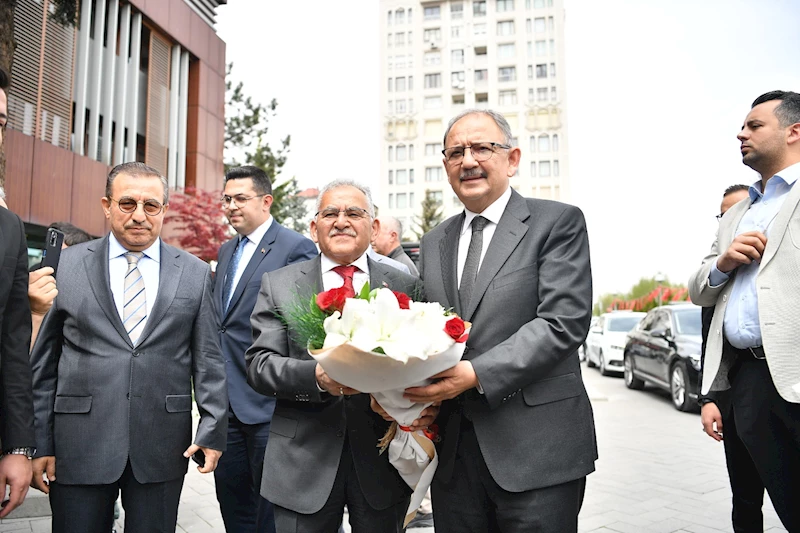 Bakan Özhaseki’den Başkan Büyükkılıç’a “Hayırlı Olsun” Ziyareti