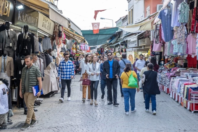 Başkan Mutlu’dan Mert Fırat’la Konak Turu