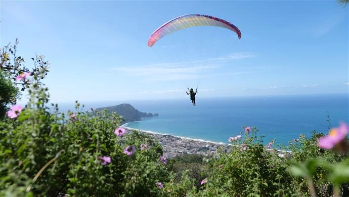 ALANYA’ DA YAMAÇ PARAŞÜTÜ AKDENİZ BÖLGESİ HEDEF YARIŞMASI YAPILDI