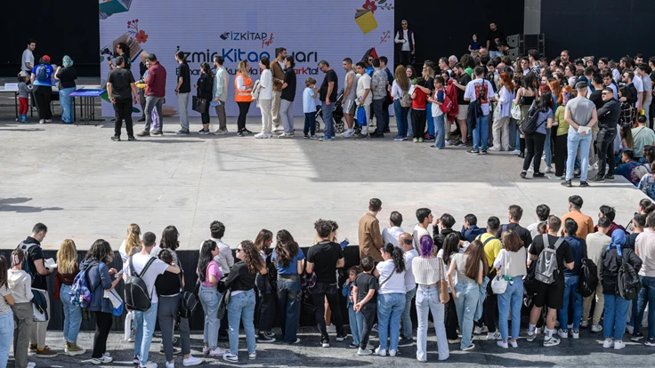 İzmirliler İZKİTAP Fest’e akın etti