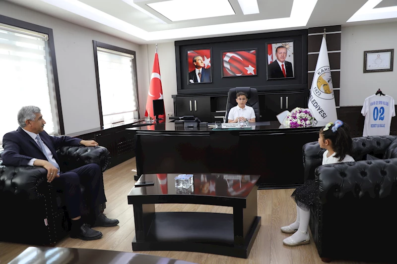 BELEDİYE BAŞKANIMIZ KOLTUGUNU M. EYMEN GÖKÇE’YE BIRAKTI