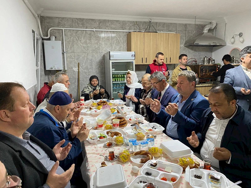 BAŞKAN HÜRRİYET, GÜNE KURUÇEŞME FATİH CAMİİ’NDE BAŞLADI