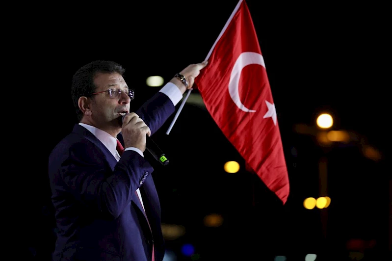 23 NİSAN COŞKUSU ÜSKÜDAR MEYDANI’NA TAŞTI