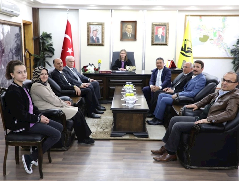 23 NİSANDA GÜNÜN BAŞKANI KÜFEOĞLU OLDU
