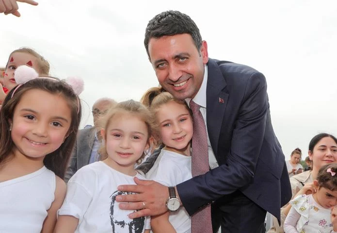 Binler Bayraklı’ya akın etti