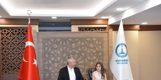 Şahinbey de Makam Koltuğuna Depremzede Nisa Oturdu