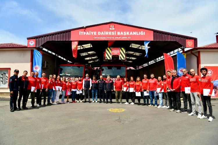 BAŞKAN GENÇ 24 AKUT PERSONELİNE SERTİFİKALARINI TAKDİM ETTİ