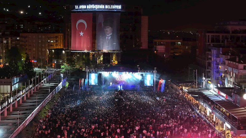 AYDIN BÜYÜKŞEHİR BELEDİYESİ, “23 NİSAN”I MERT DEMİR KONSERİYLE KUTLADI