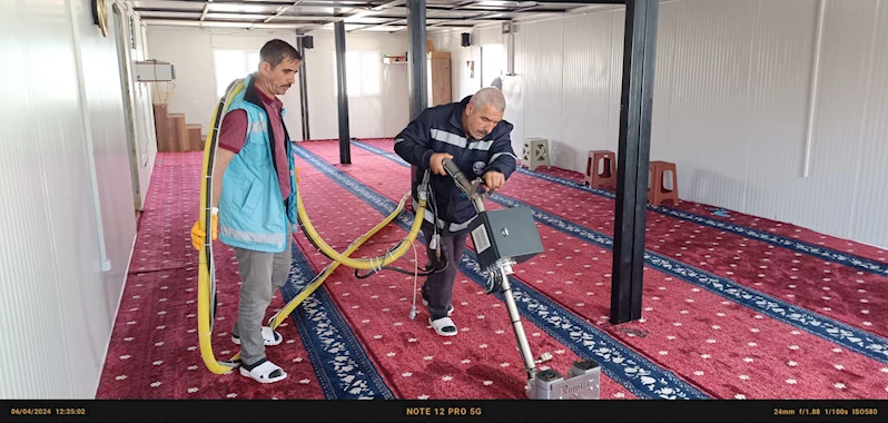 İBADETHANELERDE TEMİZLİK ÇALIŞMALARI DÜZENLİ OLARAK DEVAM EDİYOR