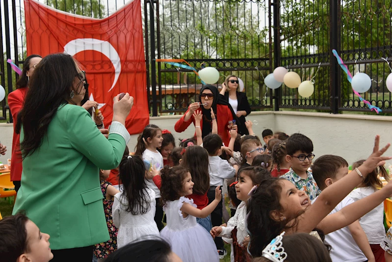 -BOZÜYÜK BELEDİYESİ ZÜBEYDE HANIM GÜNDÜZ ÇOCUK BAKIMEVİ’NİN MİNİK ÖĞRENCİLERİ BAYRAMLARINI COŞKUYLA KUTLADI