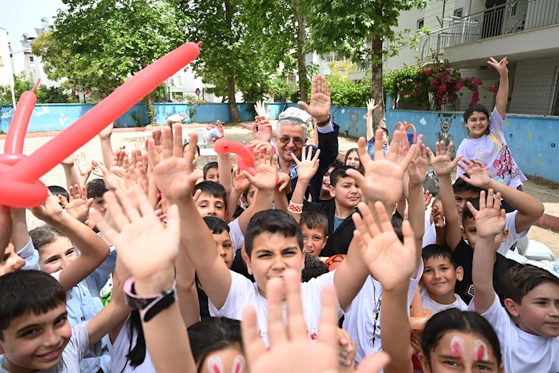 Başkan Topaloğlu, Merkez İlkokulu’nda kermese katıldı