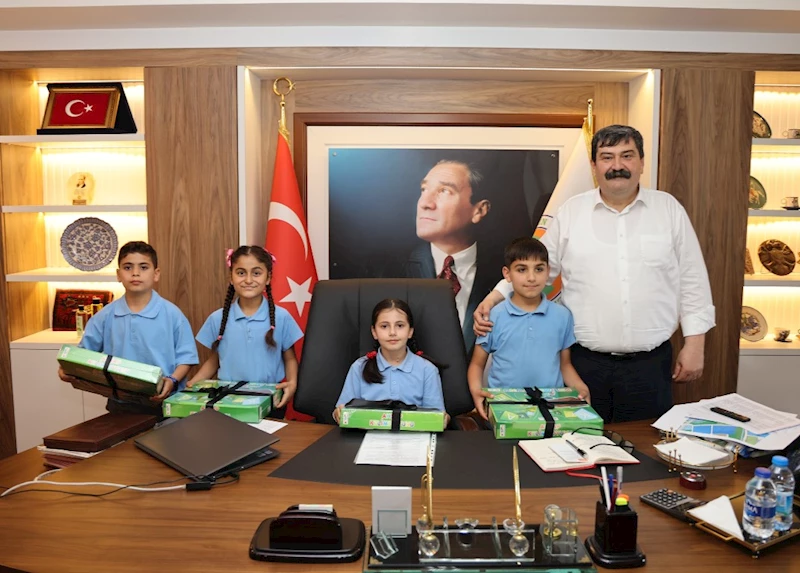 BAŞKAN YILDIZ, 23 NİSAN’DA KOLTUĞUNU MİNİK EYLÜL’E BIRAKTI