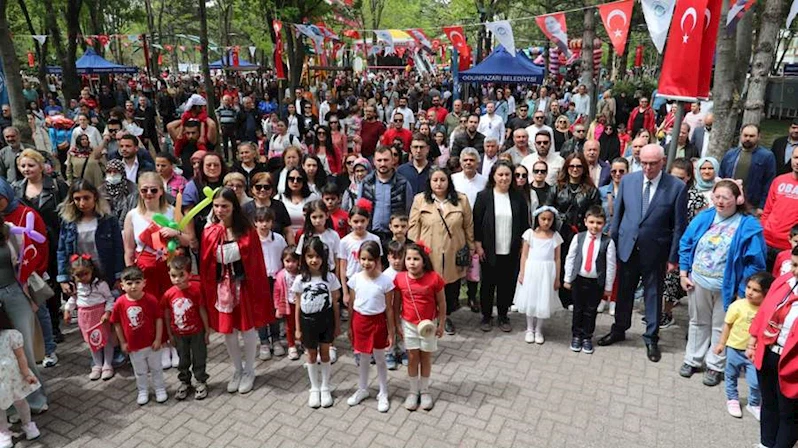 ODUNPAZARI ÇOCUK BAYRAMINI MUHTEŞEM BİR ŞENLİKLE KUTLADI