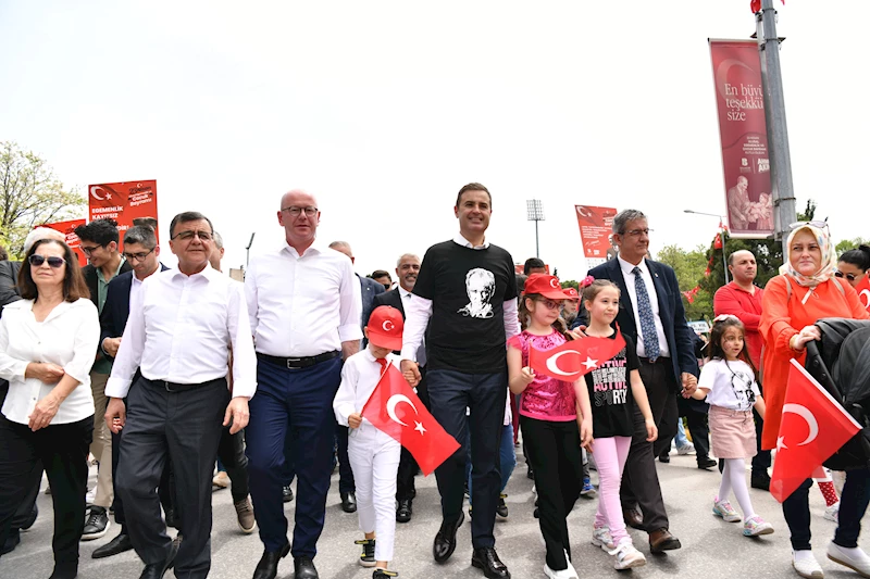 ‘Kuvayı Millîye Şehri Balıkesir, Yıllar Sonra 23 Nisan’ı Büyük Coşkuyla Kutladı