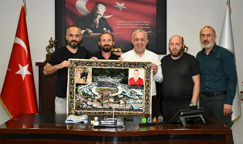 BELEDİYE BAŞKANIMIZ SAYIN BİLGEHAN ERDEM’İ, ARTVİN KAFKASÖR GELENEKSEL BOĞA GÜREŞLERİNİ YAŞATMA VE YAYLALARINI KORUMA SPOR KULÜBÜ DERNEĞİ BAŞKANI SAYIN ERKAN KESKİN VE YÖNETİMİ ZİYARET ETTİ