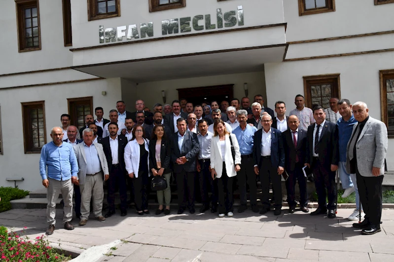 MUHTARLARLA BULUŞAN BAŞKAN BALABAN: ‘SORUNLARI ORTAK ÇÖZECEĞİZ’
