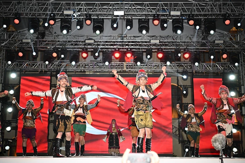 Festival Coşkusu Halk Danslarıyla Renklendi