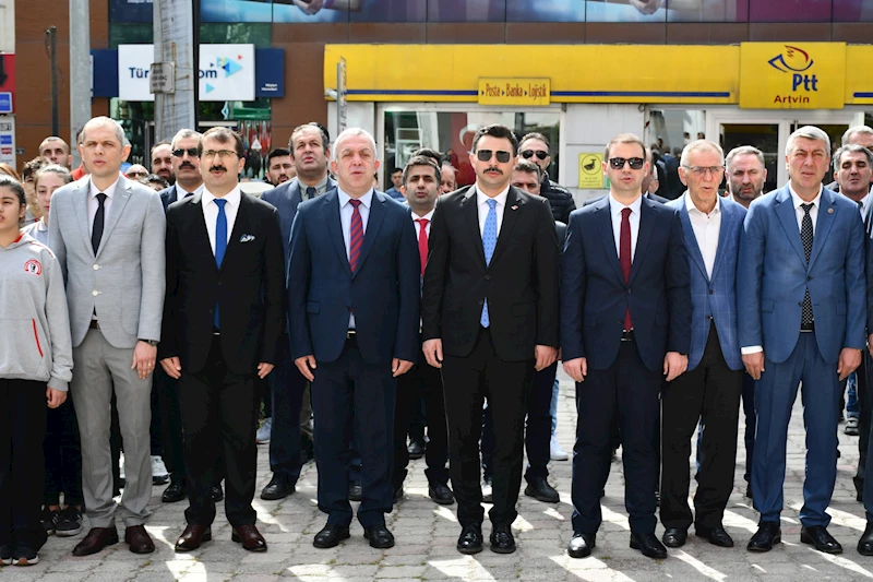 BAŞKAN ERDEM 23 NİSAN ULUSAL EGEMENLİK VE ÇOCUK BAYRAMI RESMİ TÖRENİNE KATILDI