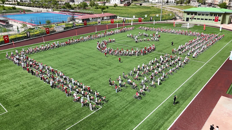 BAŞKAN YILMAZ’IN BİSİKLET ARMAĞANI, 23 NİSAN’DA ÇOCUKLARIN YÜZÜNÜ GÜLDÜRDÜ