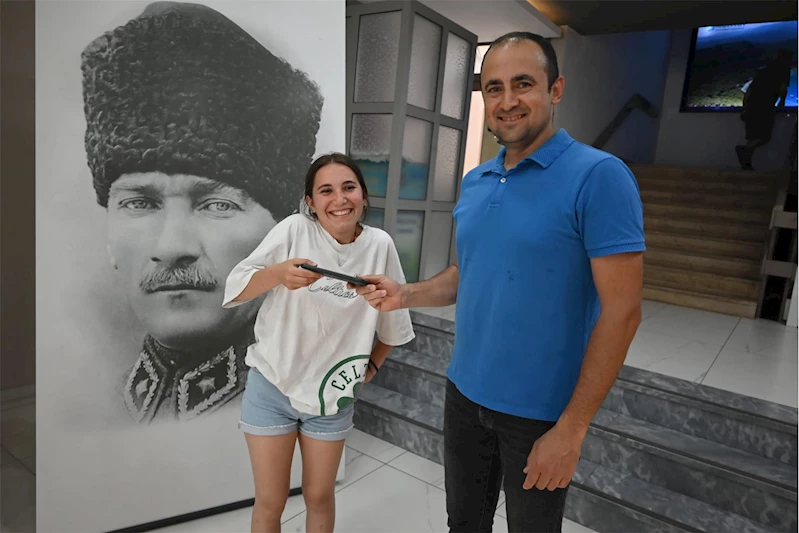 Kaybettiği telefonuna Kemer Belediye personeli sayesinde kavuştu