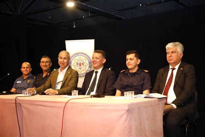 BAŞKAN ÖZÇELİK KURUM AMİRLERİ VE MUHTARLAR İLE BİR ARAYA GELDİ