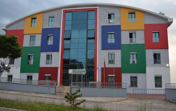 “HALKIN YURTLARI ÜZERİNDEN GENÇLERİMİZİ SİYASETE ALET ETMEYİN”