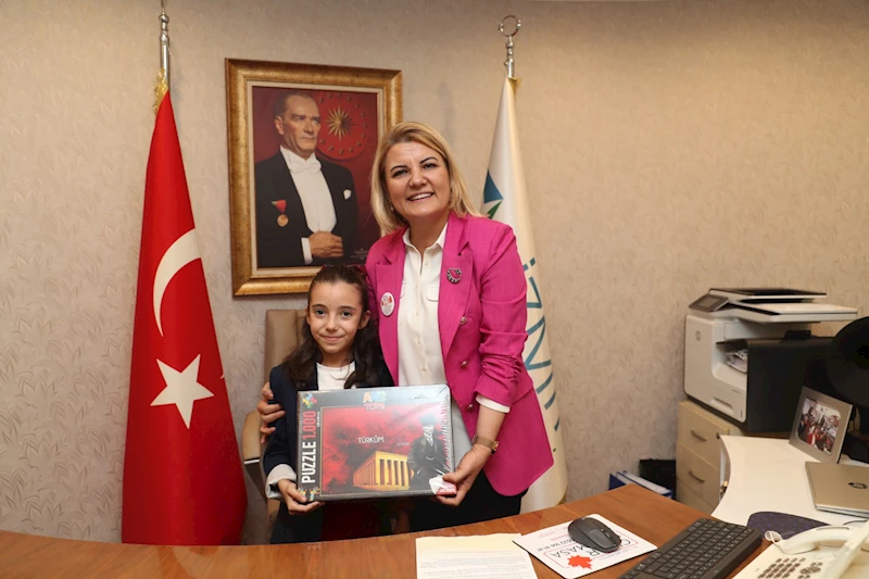 HÜRRİYET 23 NİSAN’DA MAKAMINI MİNİK BAŞKANA DEVRETTİ