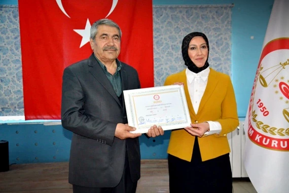 AK Parti’den Patnos Belediye Başkanı seçilen Başkanımız Abdulhalık TAŞKIN, mazbatasını aldı.
