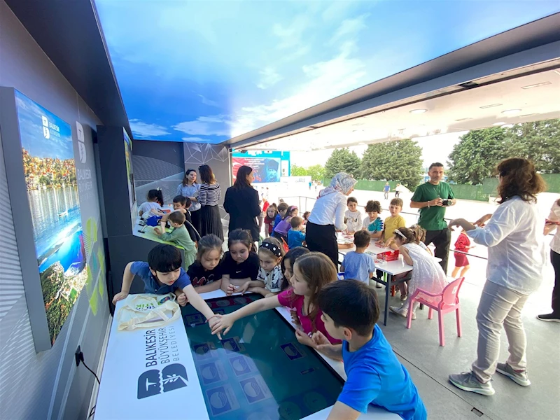 Büyükşehir’in Eğitim TIR’ı Çocuklarla
