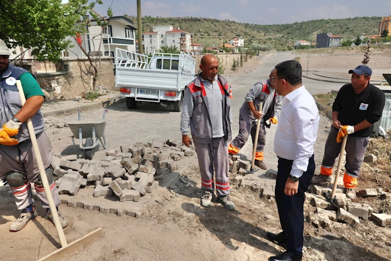Mehmet Akif Ersoy Mahallesi’nde Bozuk Yollar Onarıyor