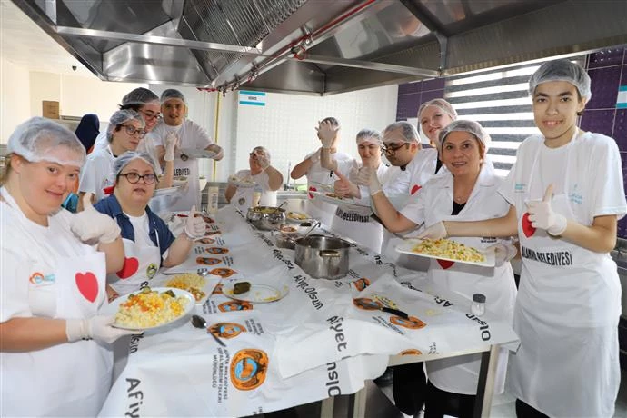 ÖZEL AŞÇILAR MUTFAĞA GİRDİ