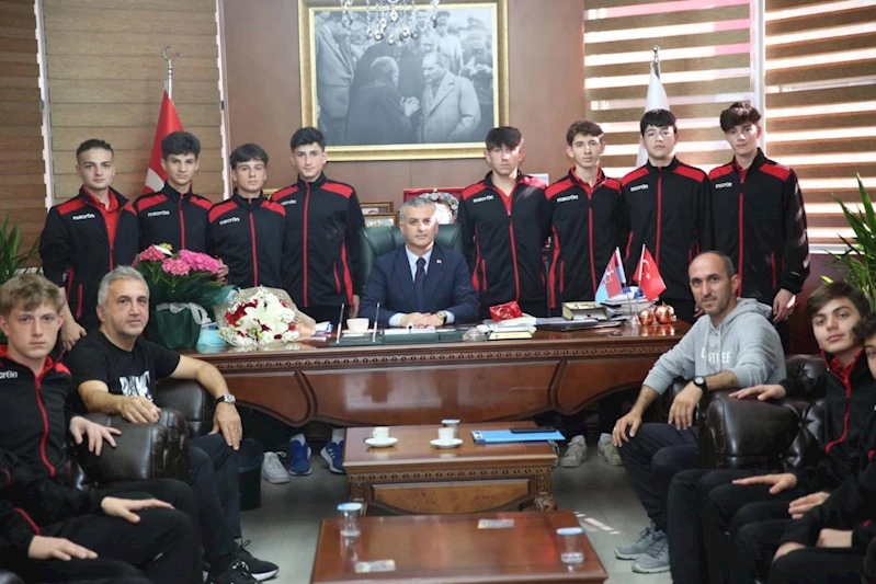 YOMRASPOR U15 TAKIMI BAŞKANIMIZI MAKAMINDA ZİYARET ETTİ