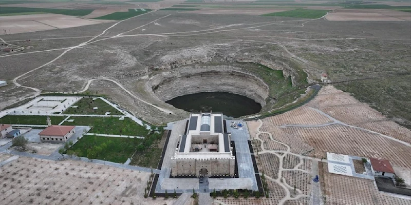 800 YILLIK GÖL MANZARALI OTEL HİZMETE AÇILIYOR