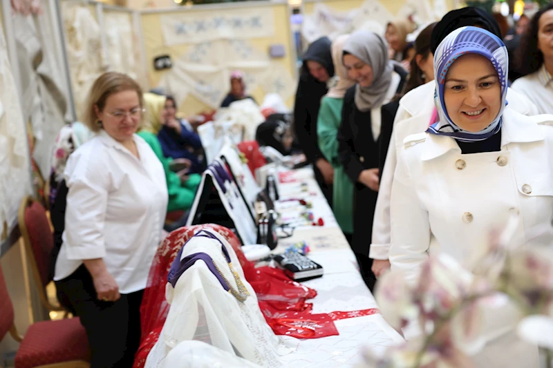 KOCASİNAN AKADEMİDEN ANNELER GÜNÜ’NE ÖZEL, GÖZ KAMAŞTIRAN SERGİ