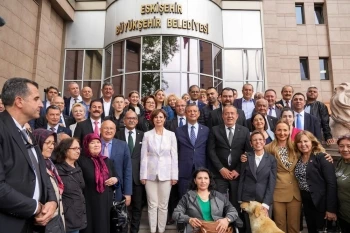 “CUMHURİYET KADININI GÖRMEKTEN  BÜYÜK MUTLULUK DUYUYORUZ”