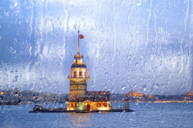 AKOM AÇIKLADI: SAĞANAK YAĞMUR GEÇİŞLERİ YAŞANACAK