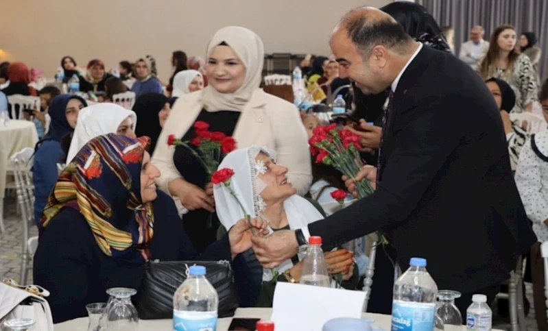 BAŞKAN NİHAT ÇİFTÇİ KARAKÖPRÜLÜ ANNELERLE BULUŞTU