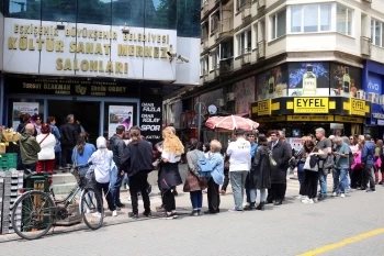 ESKİŞEHİRLİ SANATSEVERLERDEN KÜLTÜR SANAT KUYRUĞU