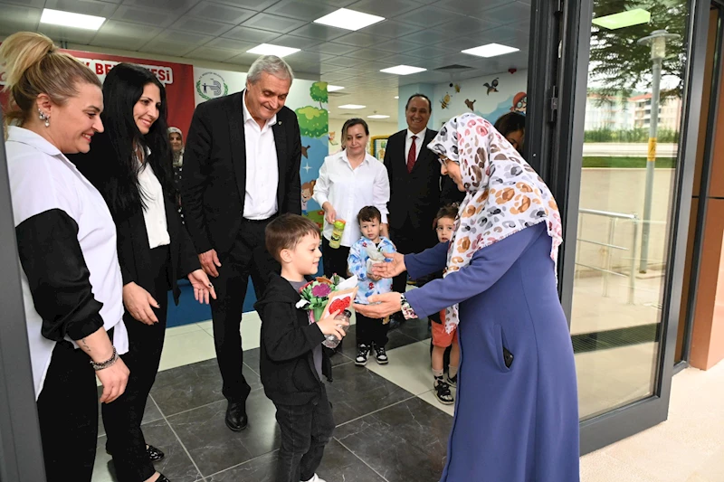 - BOZÜYÜK BELEDİYESİ KREŞİNİN MİNİK ÖĞRENCİLERİ ANNELERİNİN ANNELER GÜNÜ’NÜ KUTLADI