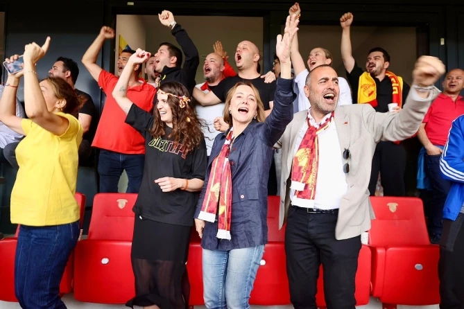 Başkan Mutlu Göztepe’nin Süper Lig Coşkusuna Ortak Oldu