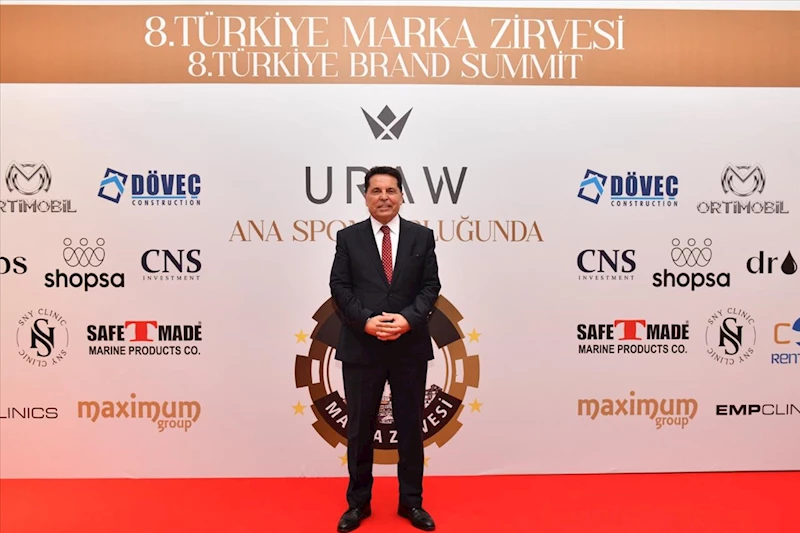 Başkan Özer Yılın “Kültür ve Sanat Markası” Ödülünü Aldı