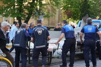 BÜYÜKŞEHİR ZABITASI SEYYAR SATICILARA  GÖZ AÇTIRMIYOR