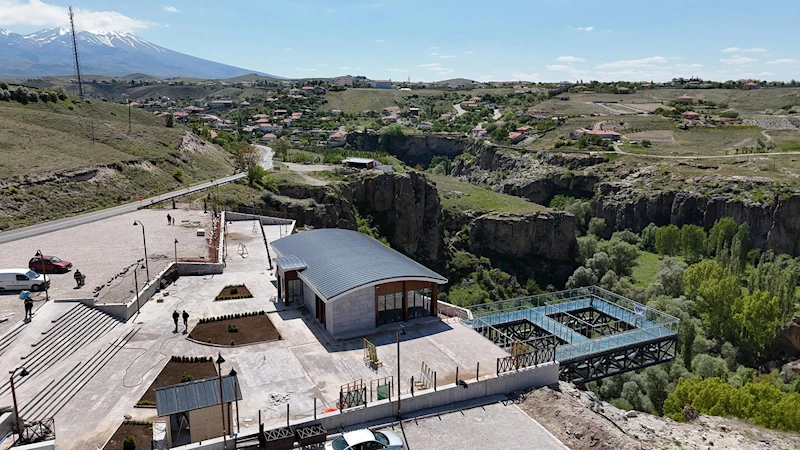 IHLARA VADİSİ CAM TERAS VE KAFETERYA PROJESİNDE PEYZAJ ÇALIŞMASI YAPILIYOR