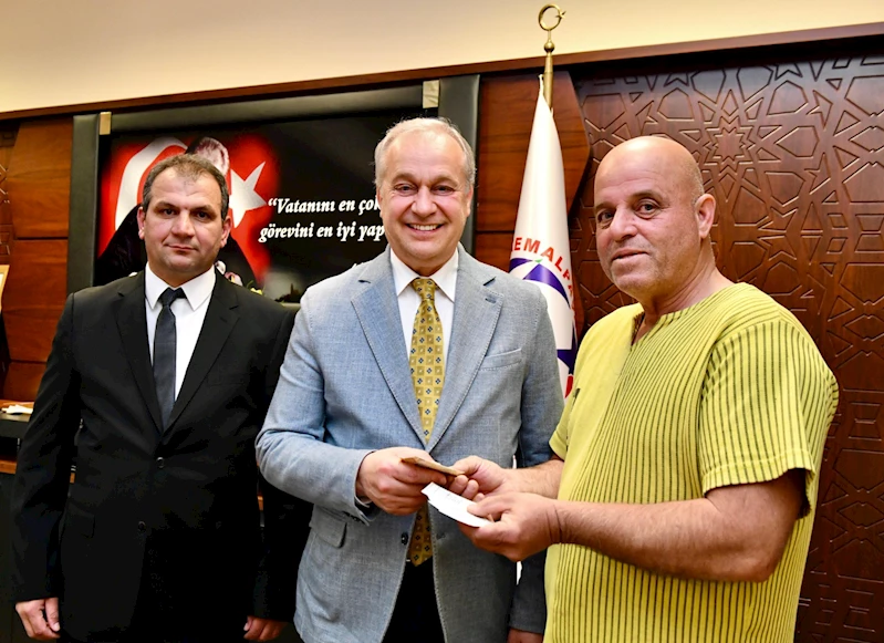 MUHTAR ve ESNAFTAN GURURLANDIRAN BAĞIŞ