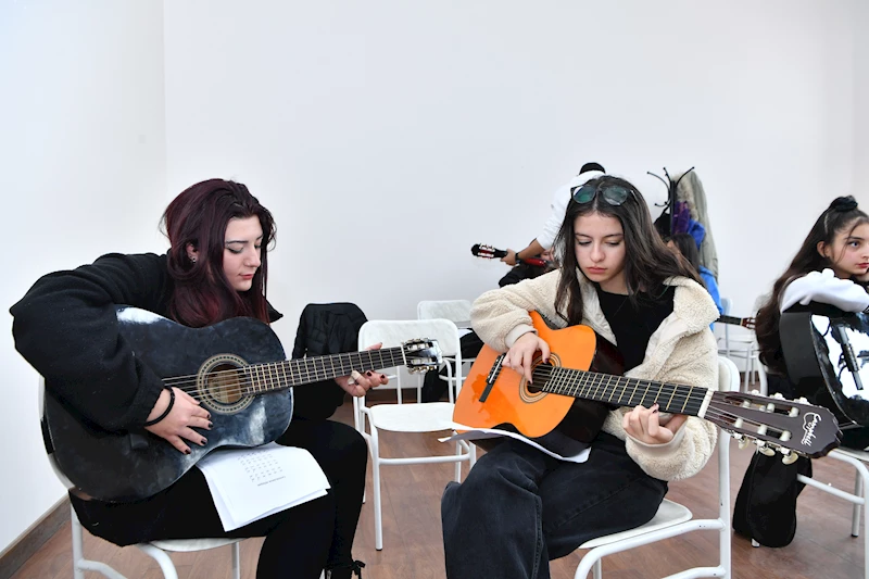 Musiki Muallim Mektebi’nde Kurslar Devam Ediyor